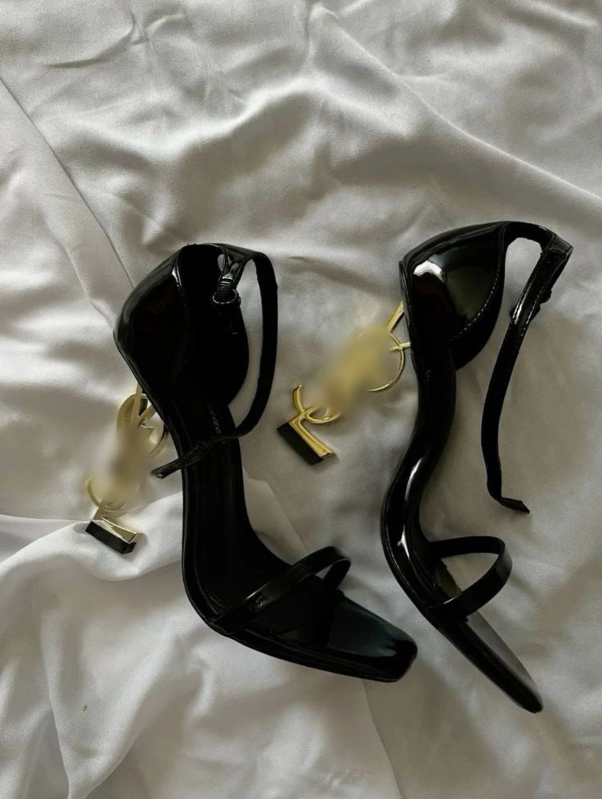 CLASSY GOLD HEELS